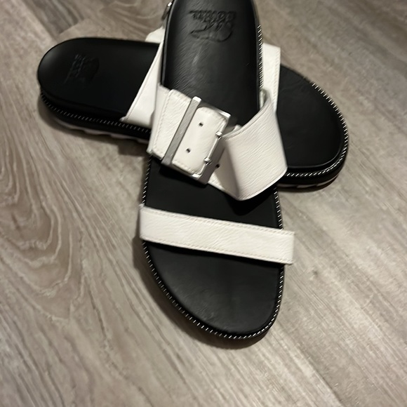 Sandal - Picture 4 of 7